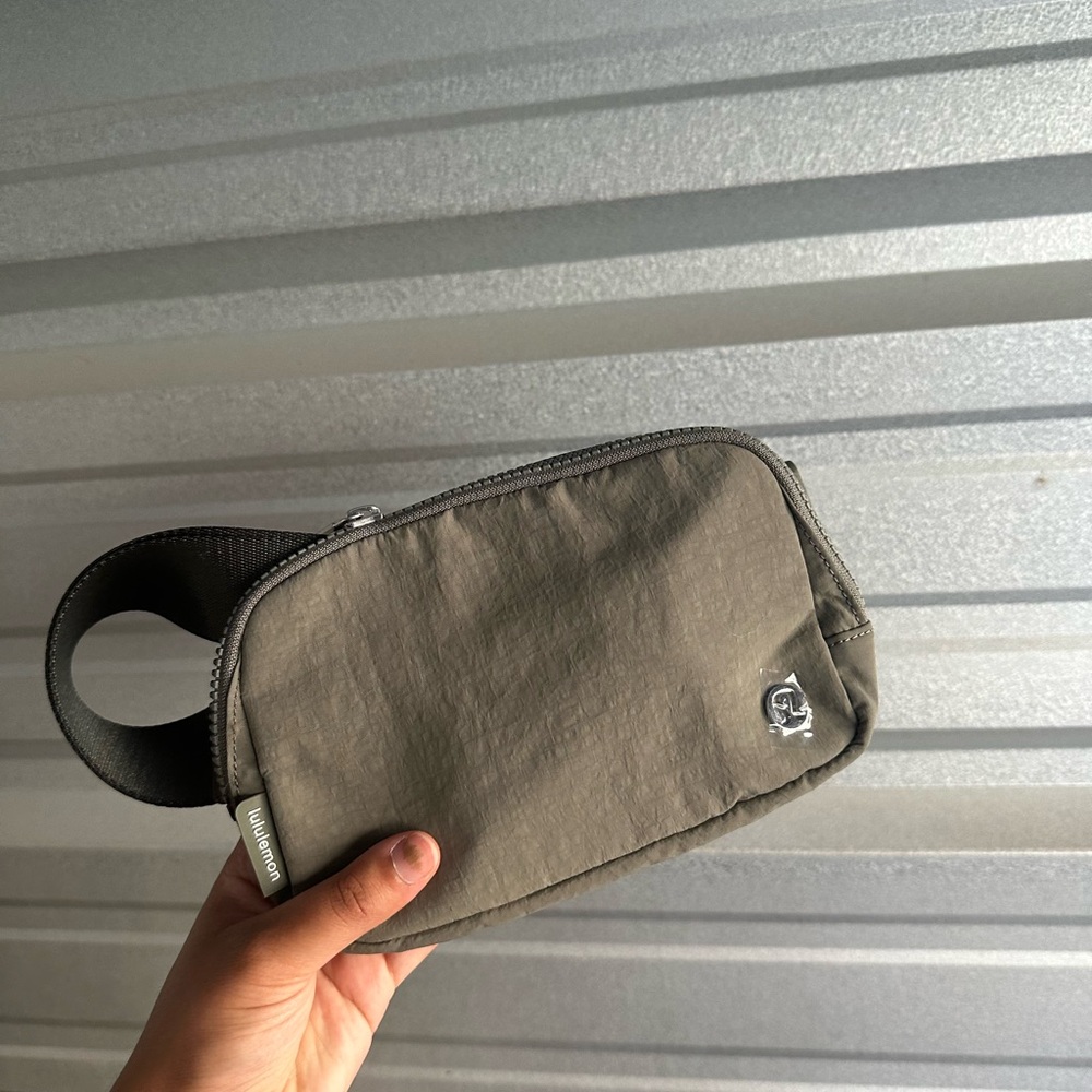 NWT army green lululemon belt bag